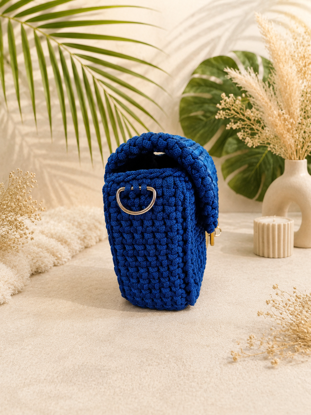 Azure Élégance sac bleu royal détail crochet