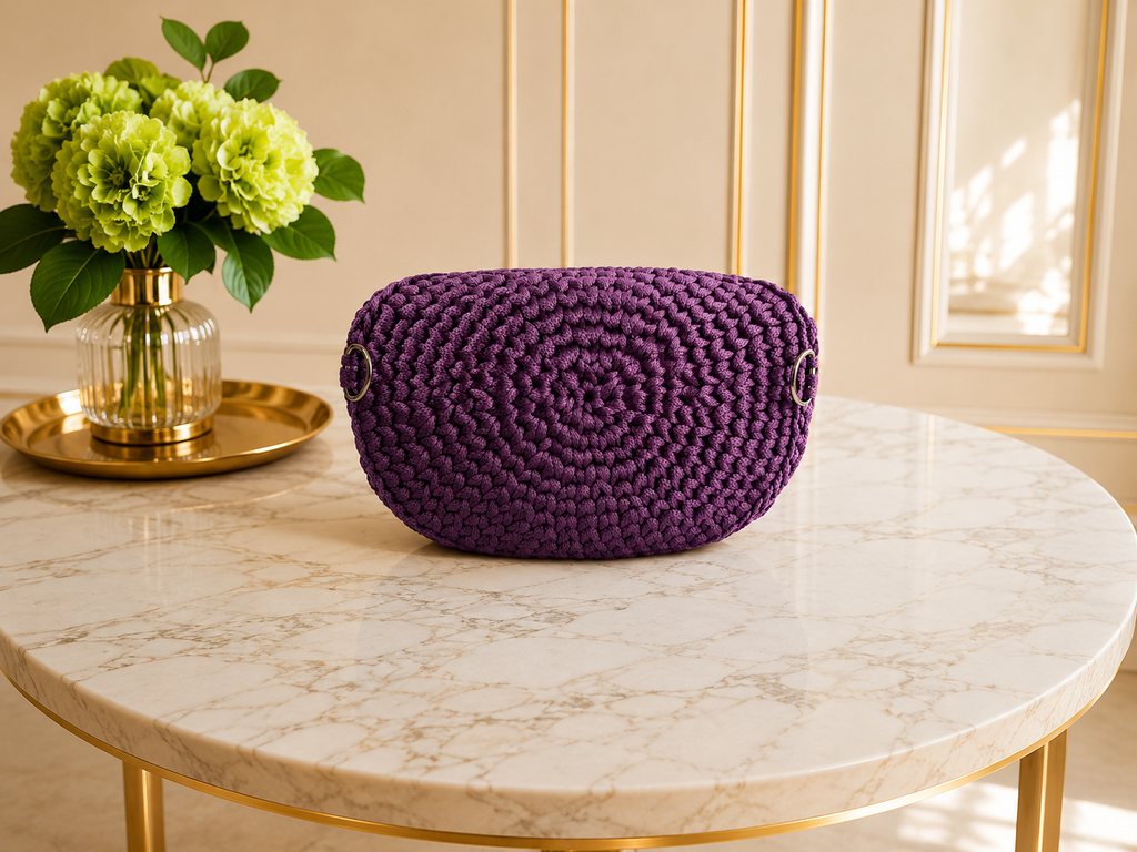 Iris sac banane prune détail crochet
