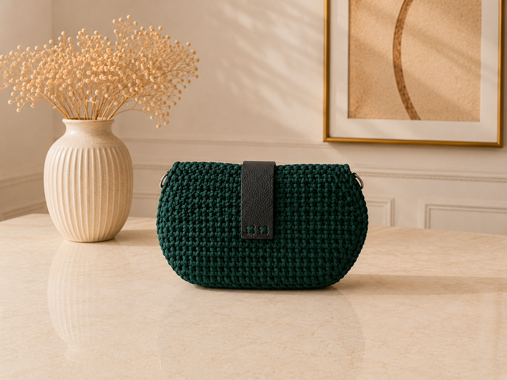 Émeraude Élégance sac banane vert détail crochet