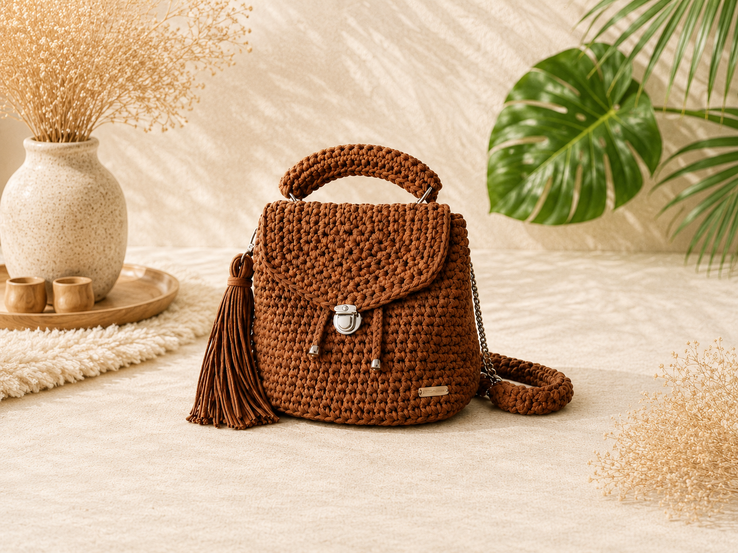Miloé sac à dos marron cannelle t-shirt yarn crochet fait main ArtemCréations