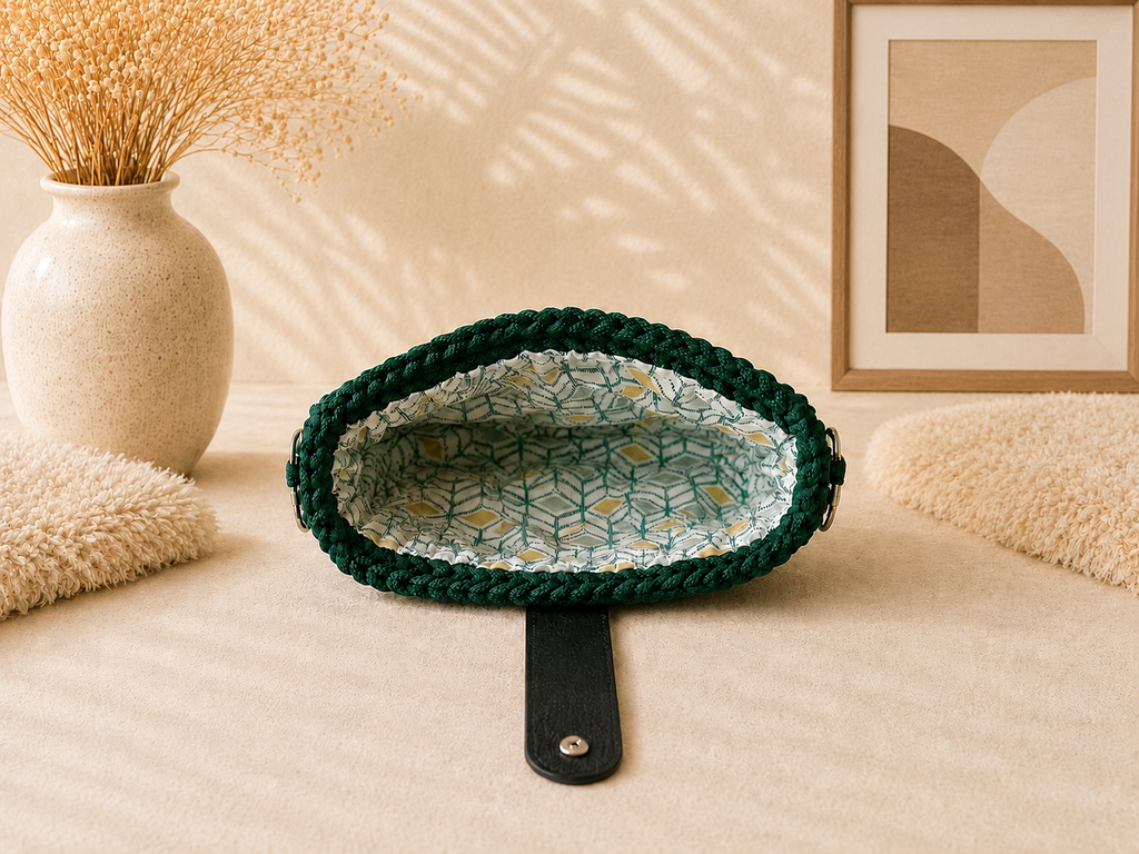 Émeraude Élégance sac banane vert émeraude porté